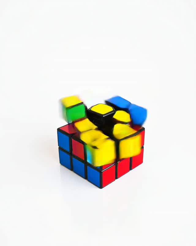 Rubik’s Cube Solves Itself