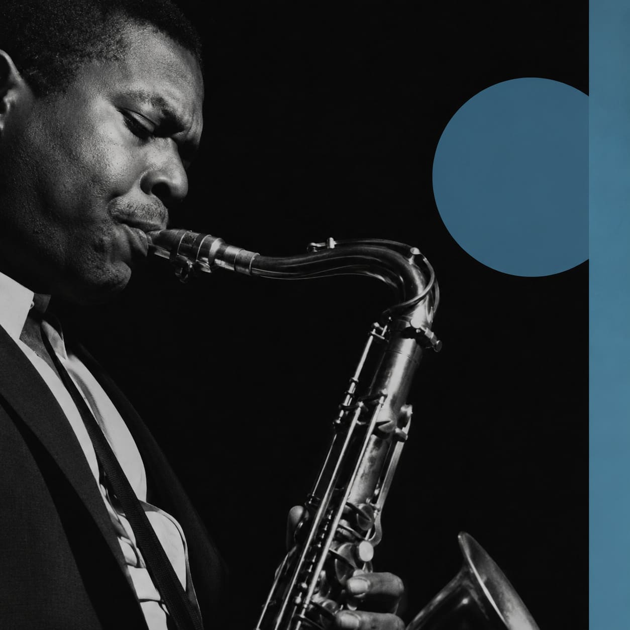 Portada de álbum jazz con IA que muestra a un saxofonista en blanco y negro con un diseño geométrico azul minimalista.